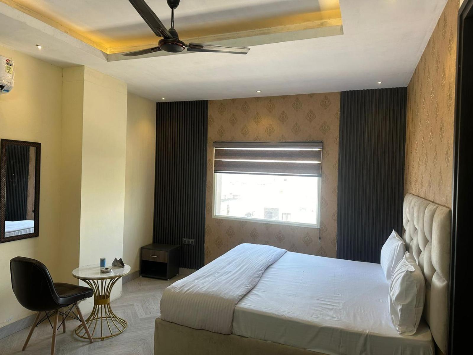 Hotel Kritika Greater Noida Eksteriør billede