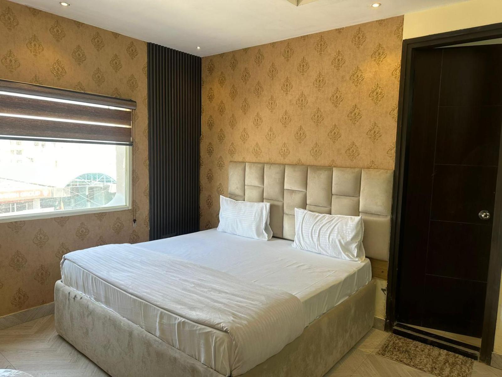 Hotel Kritika Greater Noida Eksteriør billede