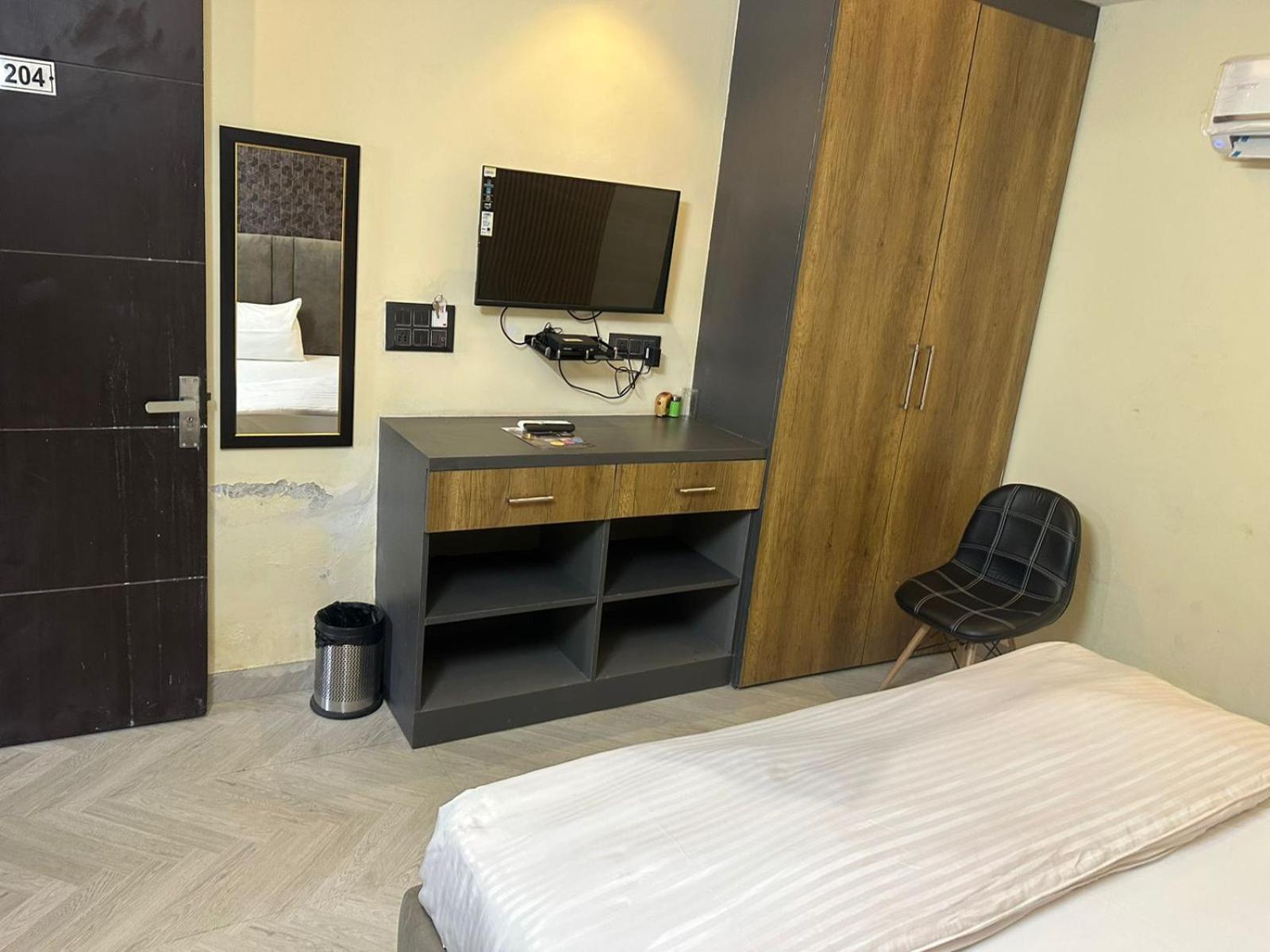Hotel Kritika Greater Noida Eksteriør billede